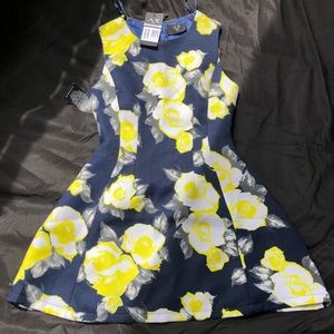 BRAND NEW DRESS!! US 6. TAGS ON IT.